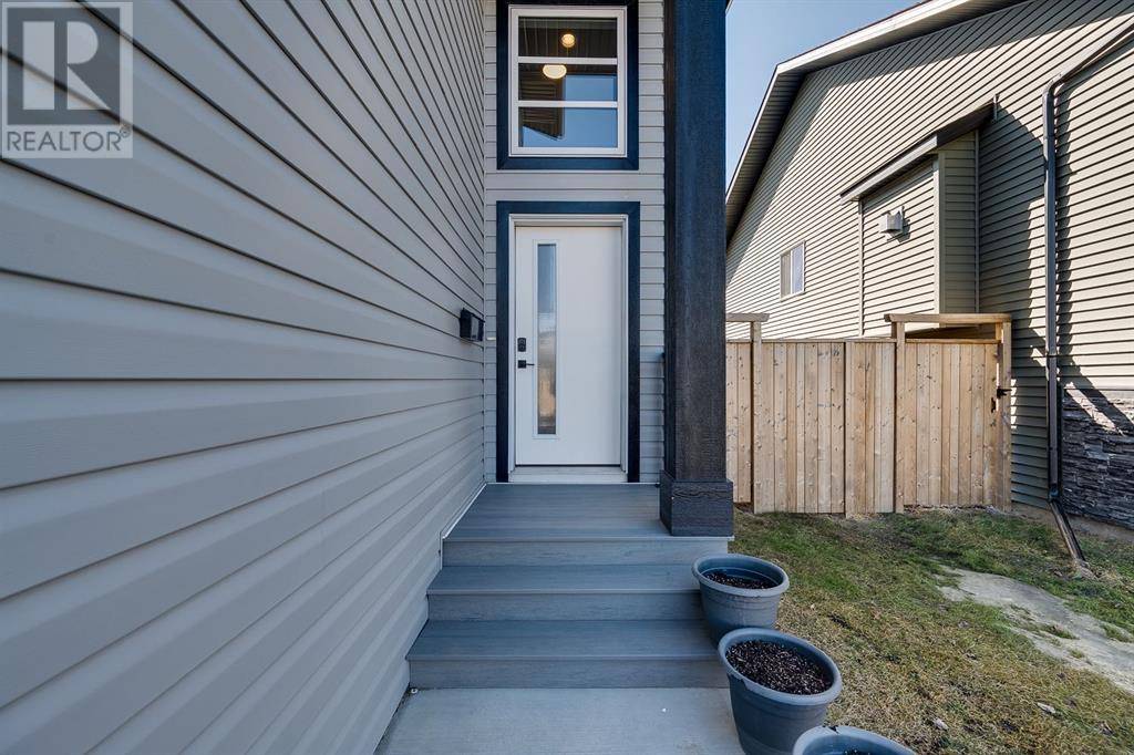 Blackfalds, AB T4M0H5,61 Murphy Close