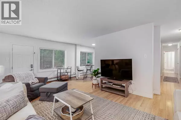 Calgary, AB T2L2A8,6, 3208 19 Street NW