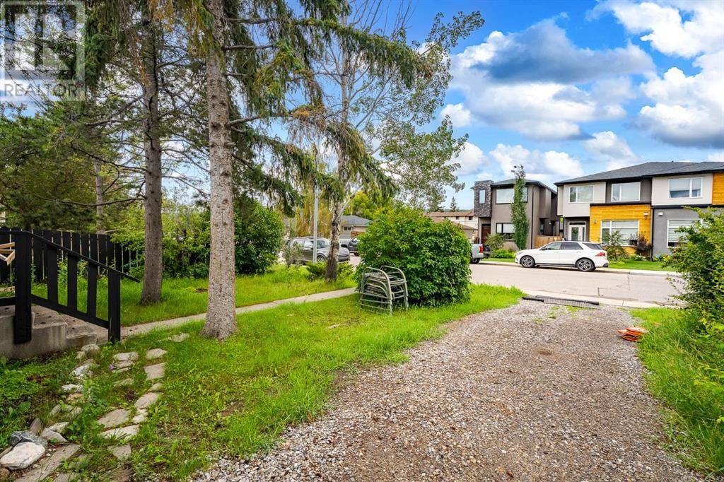 Calgary, AB T3B2L2,4336 72 Street NW