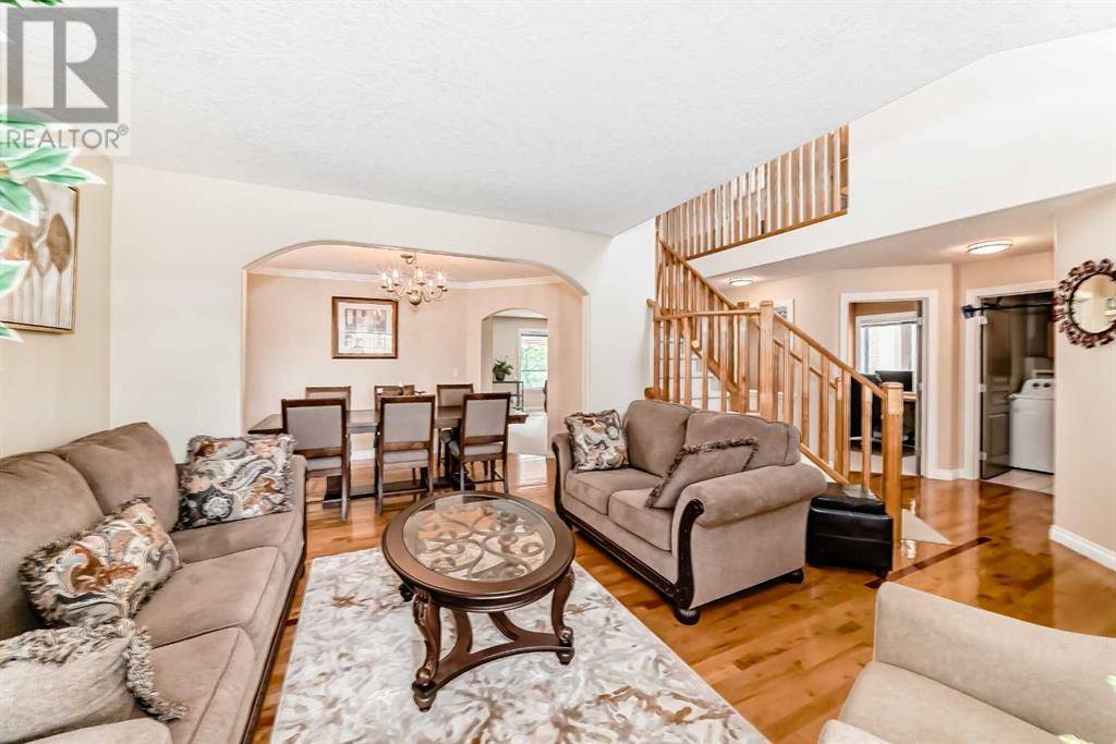 Calgary, AB T3L1Z4,146 Scenic View Close NW