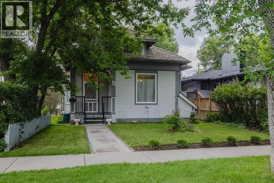 15 Elma Street W, Okotoks, AB T1S1J7