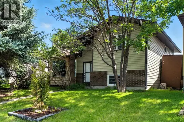 12 Castlegrove Place NE, Calgary, AB T3J1S2