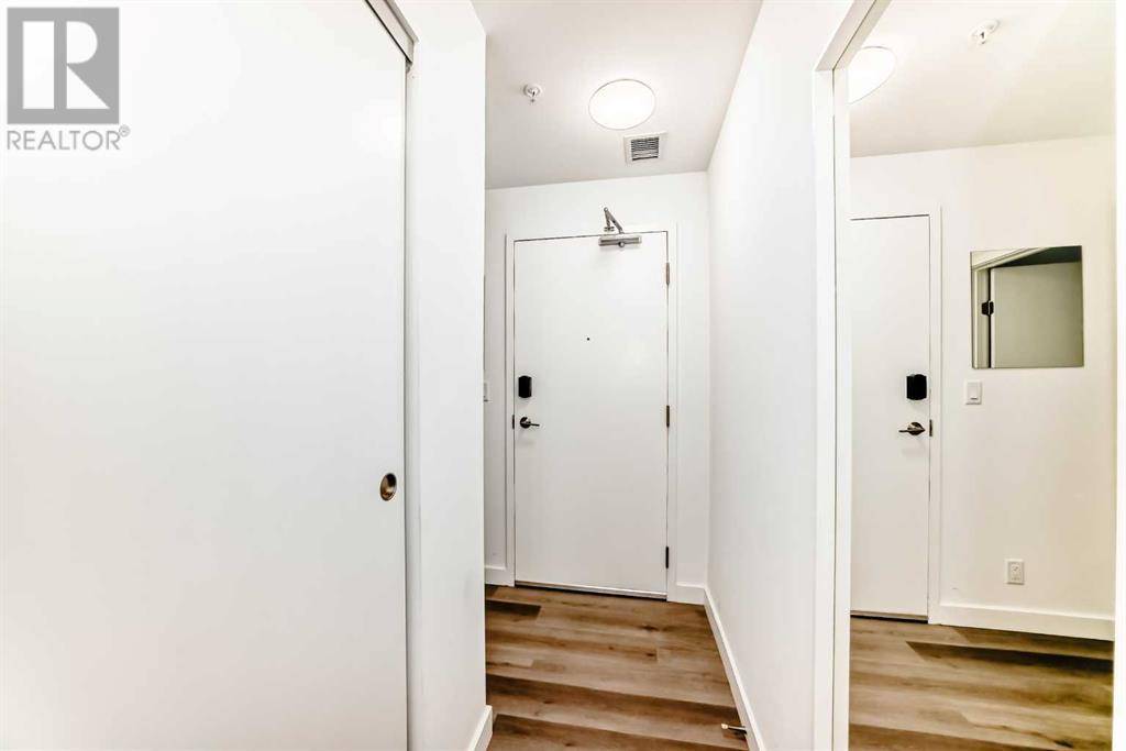 Calgary, AB T2E0B3,204, 455 1 Avenue NE