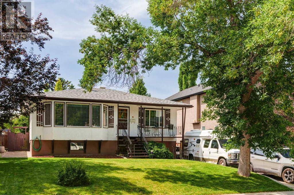 2021 33 Street SW, Calgary, AB T3E2S7