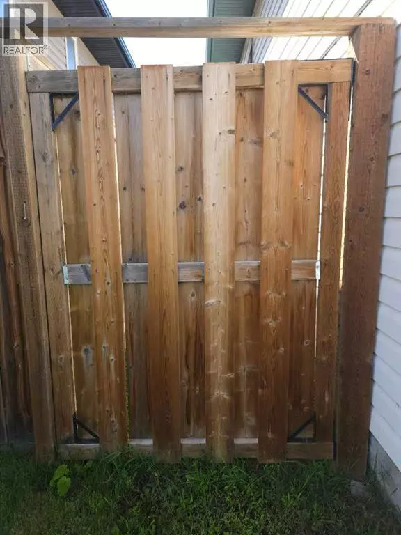 Penhold, AB T0M1R0,114 Robinson Avenue