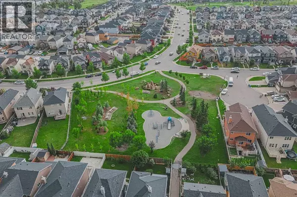 Calgary, AB T3J5N6,121 Saddlecrest Green NE