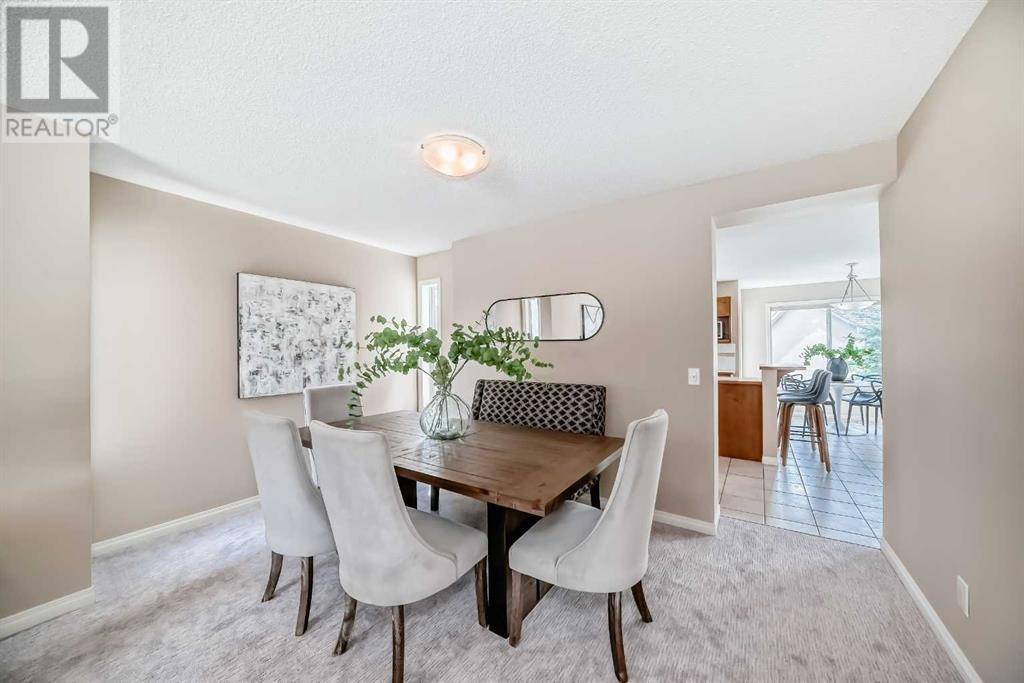 Calgary, AB T3G4T9,17 Royal Ridge Hill NW