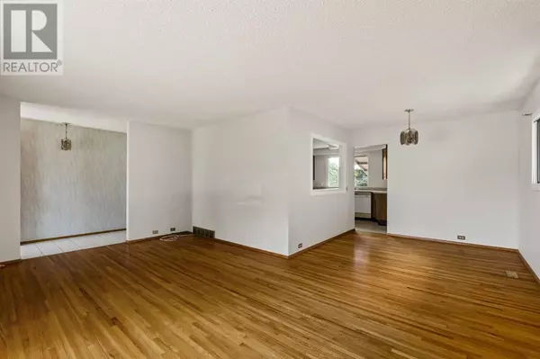 Calgary, AB T2K4N5,1023 Hunterston Place NW