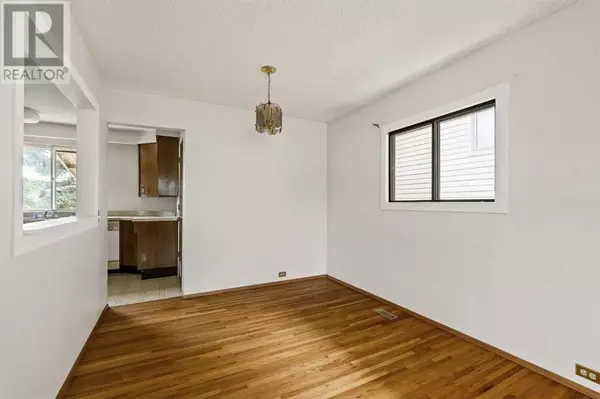 Calgary, AB T2K4N5,1023 Hunterston Place NW