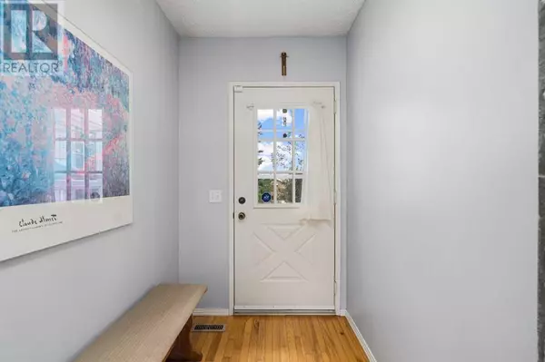 Calgary, AB T3K1Y7,33, 28 Berwick Crescent NW