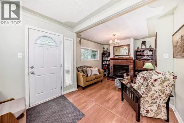 Calgary, AB T3B1M3,8624 33 Avenue NW