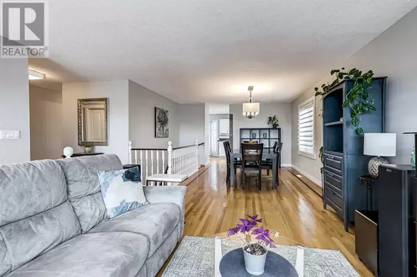 Calgary, AB T2W4L7,31 Woodmont Way SW