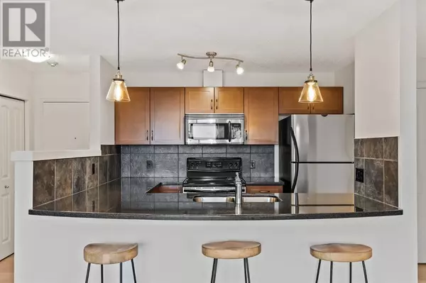 Calgary, AB T3H2L4,6, 105 Village Heights SW