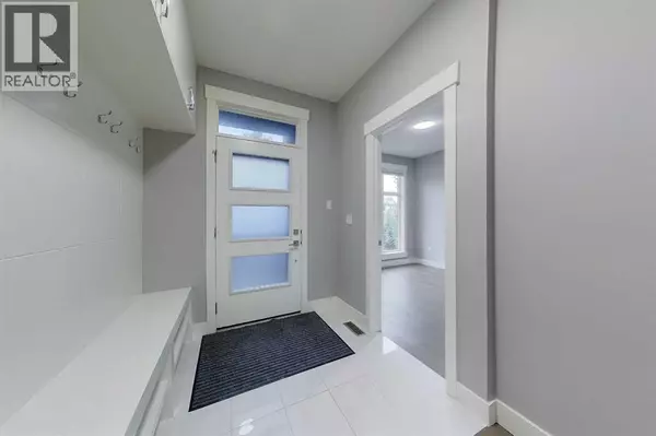 Calgary, AB T2M0W7,1433 18 Avenue NW