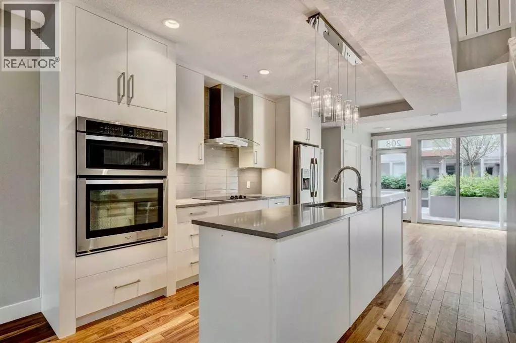 Calgary, AB T2T4N4,208, 2717 17 Street SW