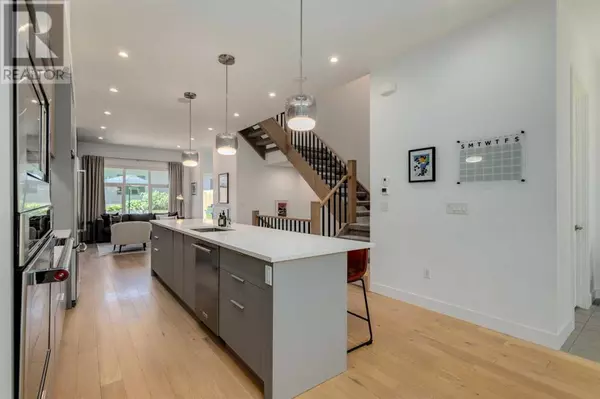 Calgary, AB T3E3N9,3131 43 Street SW