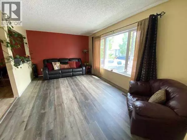 Hinton, AB T7V1L1,121 SUTHERLAND Avenue