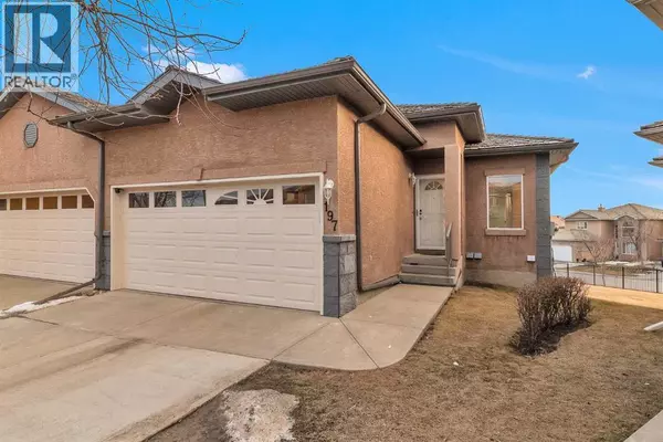 197 Royal Crest View NW, Calgary, AB T3G5W4