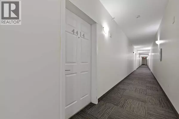 Calgary, AB T2Z5C9,4414, 99 Copperstone Park SE