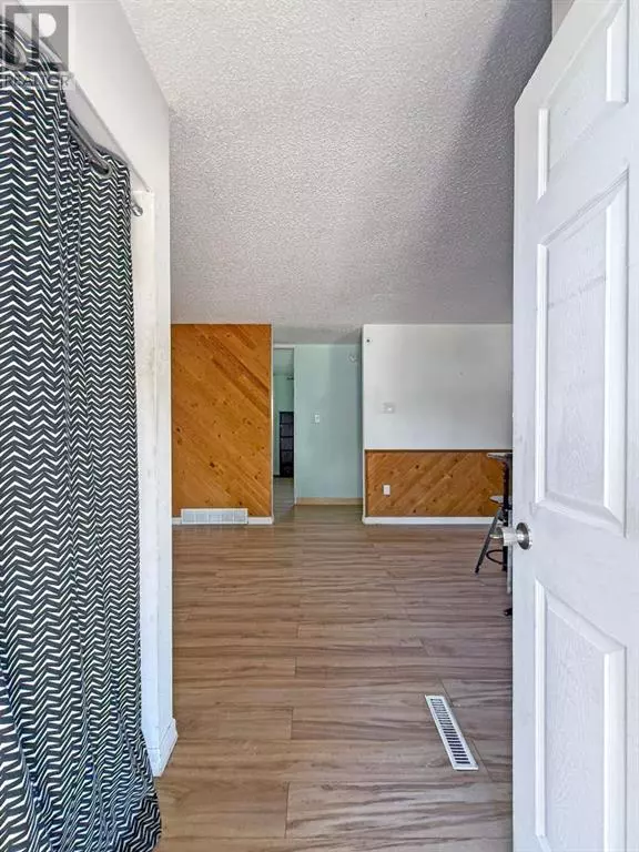 Lethbridge, AB T1H3S9,823 23 Street N