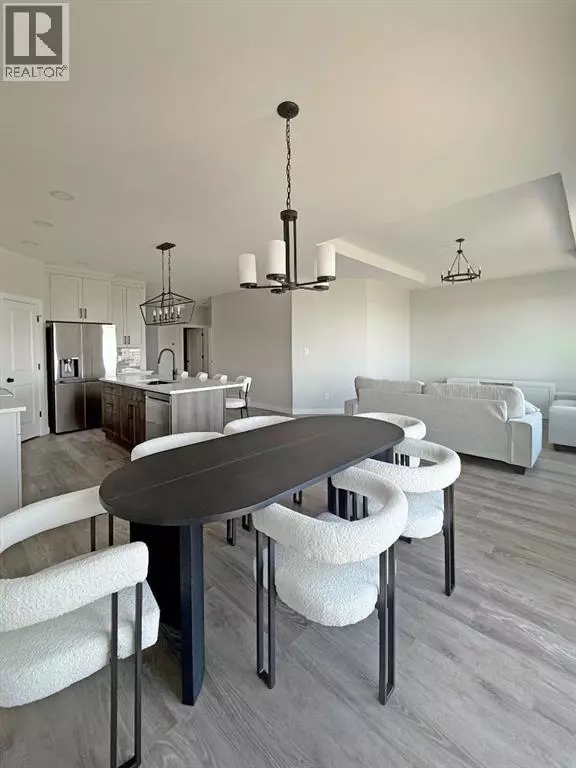 Lethbridge, AB T1J5G9,375 Skeena Crescent W