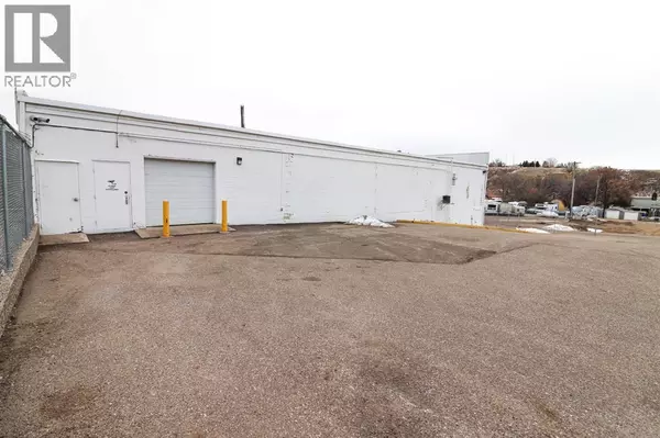 Medicine Hat, AB T1A1X3,602 13 Street SE