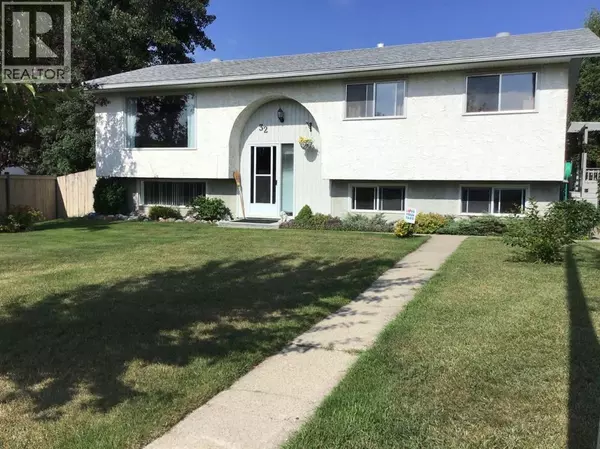 32 Kallbom Crescent, Whitecourt, AB T7S1E2