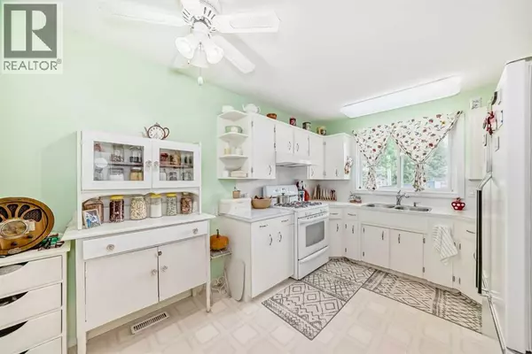 Calgary, AB T2B1Y9,247 Doverview Crescent SE