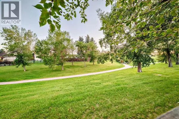 Calgary, AB T2K5L7,221 Theodore Place NW