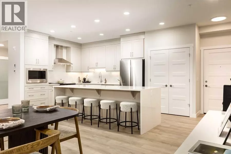 2113, 2117 81 Street SW, Calgary, AB T3H6H5