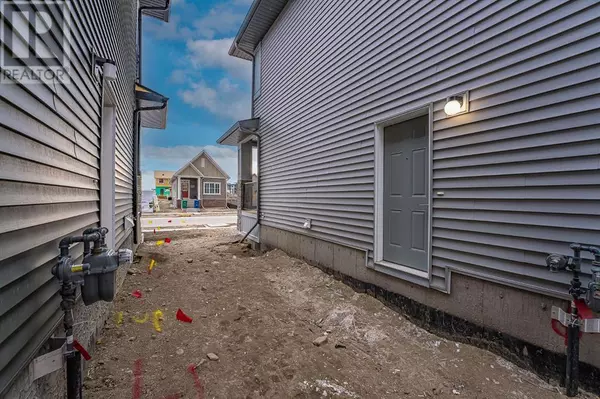 Airdrie, AB T4B5L7,936 Reynolds Lane SW