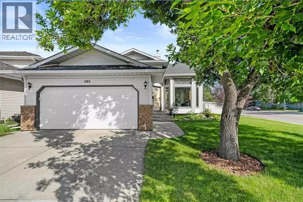 305 Douglasbank Court SE, Calgary, AB T2Z1X7