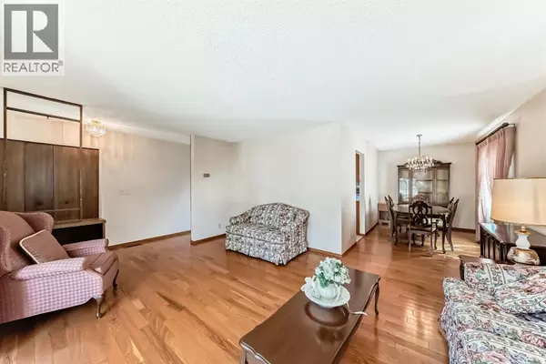 Calgary, AB T1Y1R2,156 Whiteview Close NE