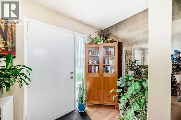 Calgary, AB T2A6S1,609 40 Street NE
