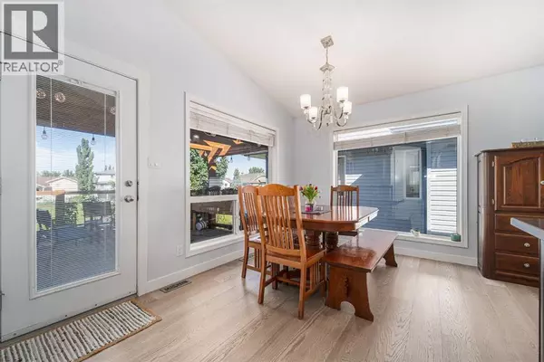 Lethbridge, AB T1K7M8,14 Heritage Circle W