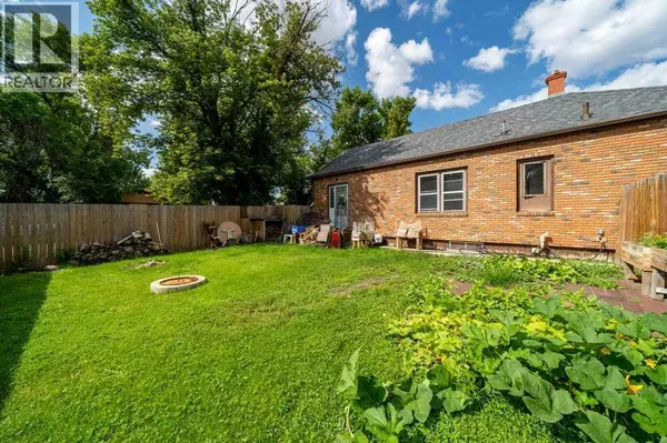 Medicine Hat, AB T1A1V8,444 12 Street SE
