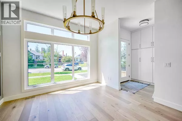 Calgary, AB T3E2C1,2006 26A Street SW