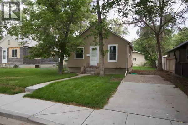 318 8 Street SE, Medicine Hat, AB T1A1L7