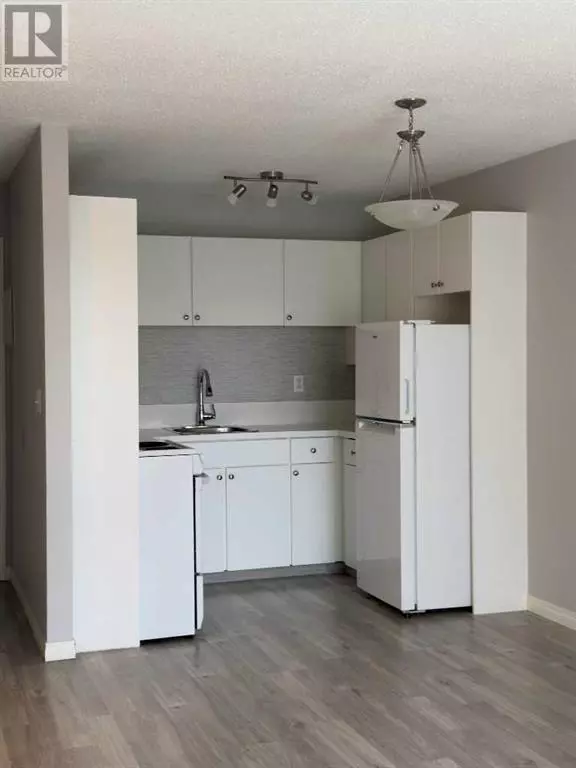 Calgary, AB T3A2E2,406C, 5601 Dalton Drive NW