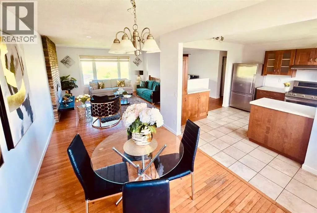 Calgary, AB T2A4R2,319 Manora Drive NE