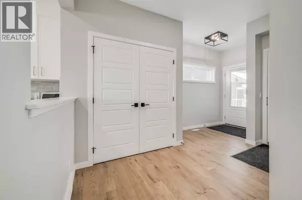 Calgary, AB T3M3M9,20 Magnolia Bay SE