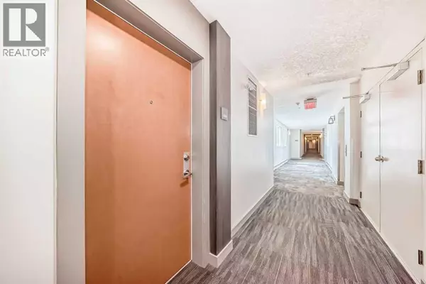 Calgary, AB T3E8A9,3210, 95 Burma Star Road SW