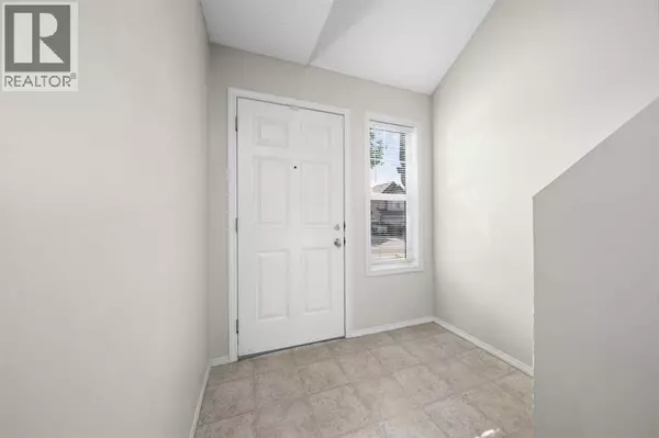 Okotoks, AB T1S0C9,7, 105 Drake Landing Common