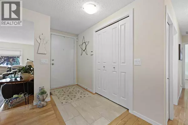Calgary, AB T2W4G1,40 Woodbrook Court SW