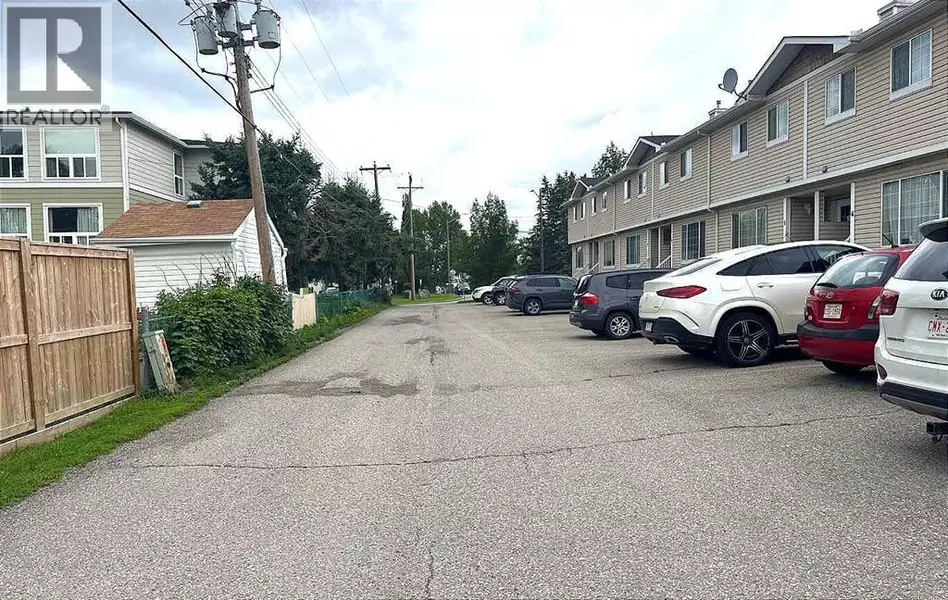 8, 304 Ross Avenue, Cochrane, AB T4C2J5