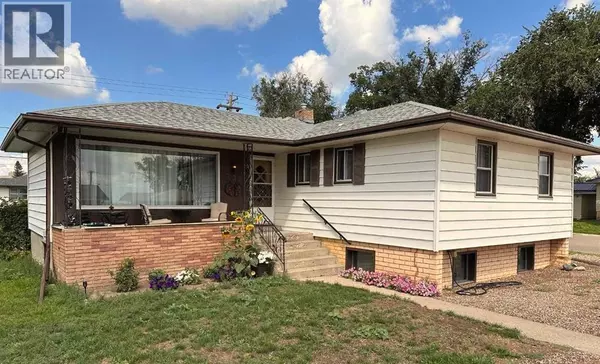 702 8 Street SW, Medicine Hat, AB T1A4M6