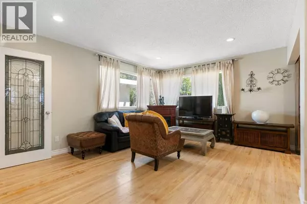 Calgary, AB T2V3L8,87 Hillgrove Drive SW