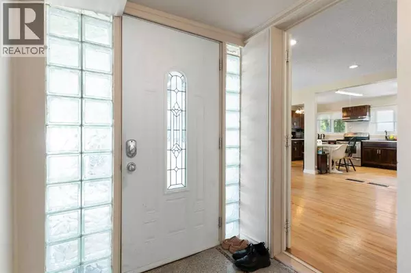 Calgary, AB T2V3L8,87 Hillgrove Drive SW