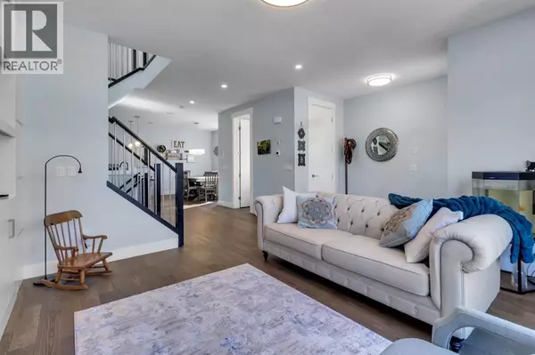 Calgary, AB T3E1Y5,3, 1926 25a Street SW