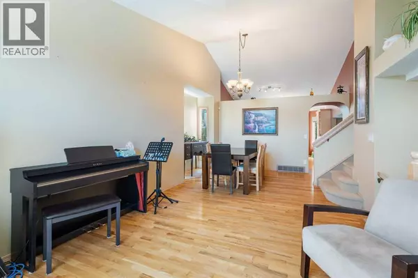 Calgary, AB T3H3C4,113 Sierra Vista Terrace SW